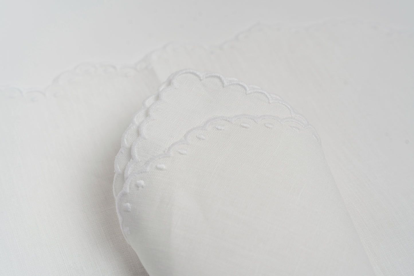 French Scalloped Table Linen Set