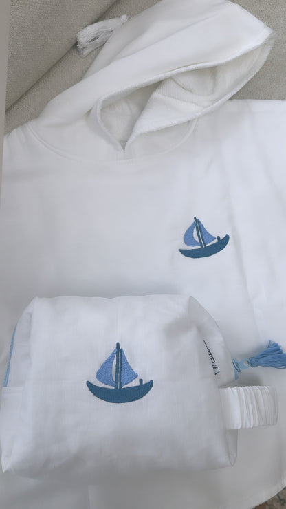 Linen Poncho’s Sailing boat