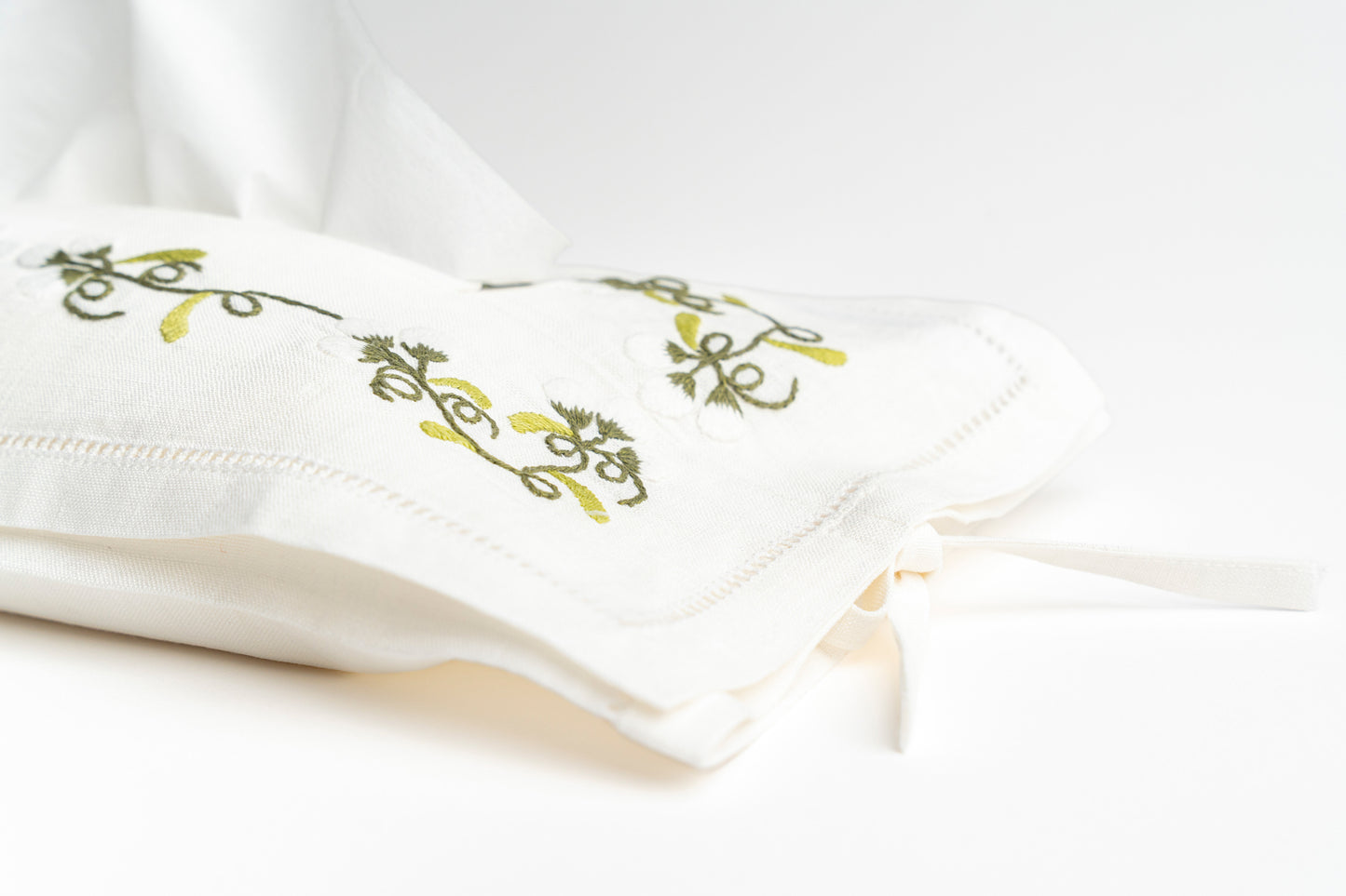 Provençal Tissue Cover