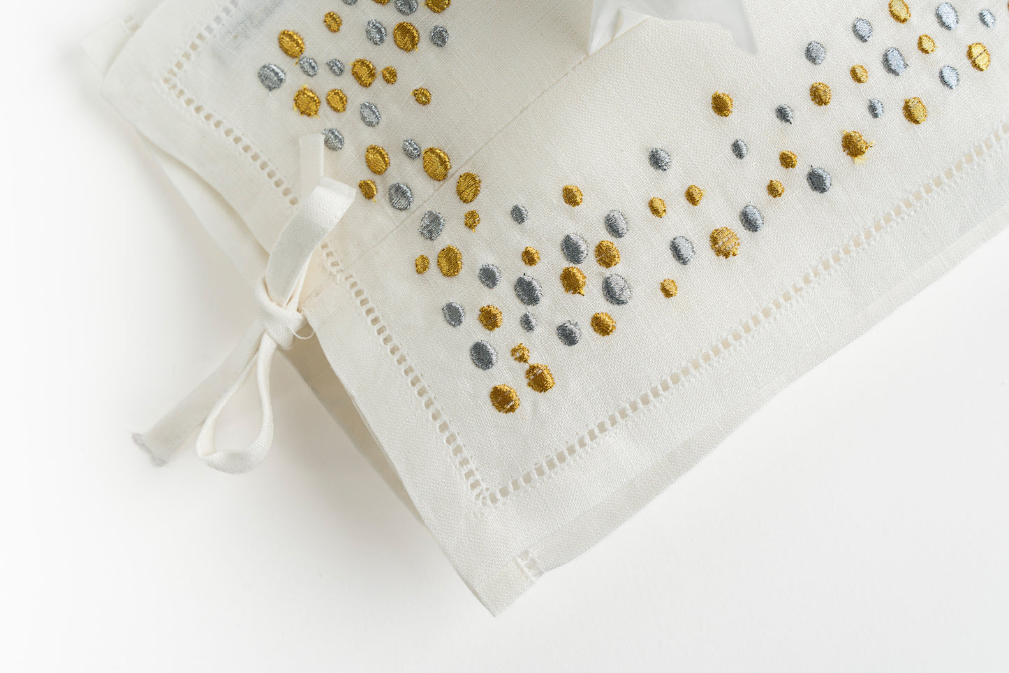 Polka Array Tissue Cover