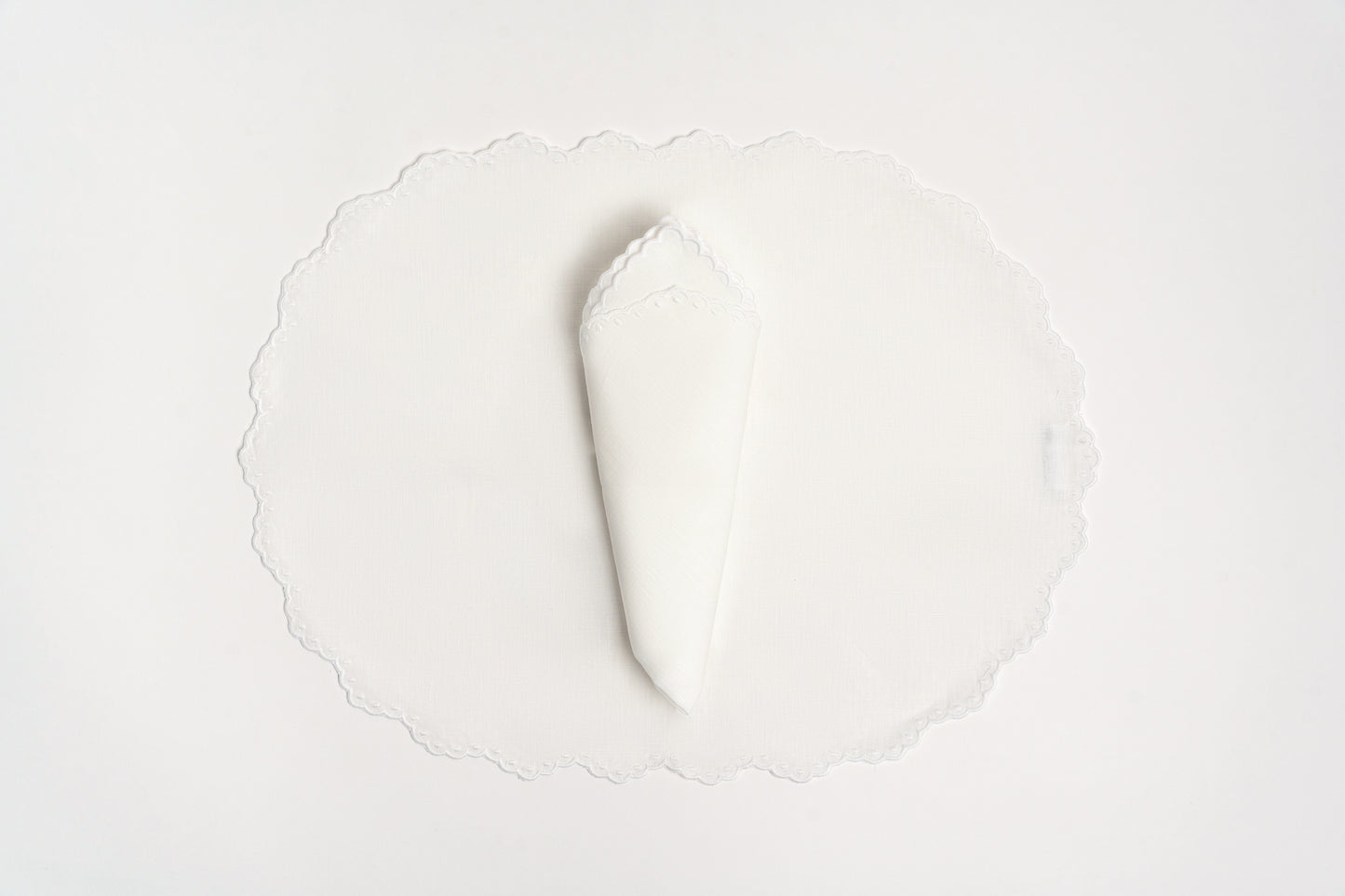 French Scalloped Table Linen Set