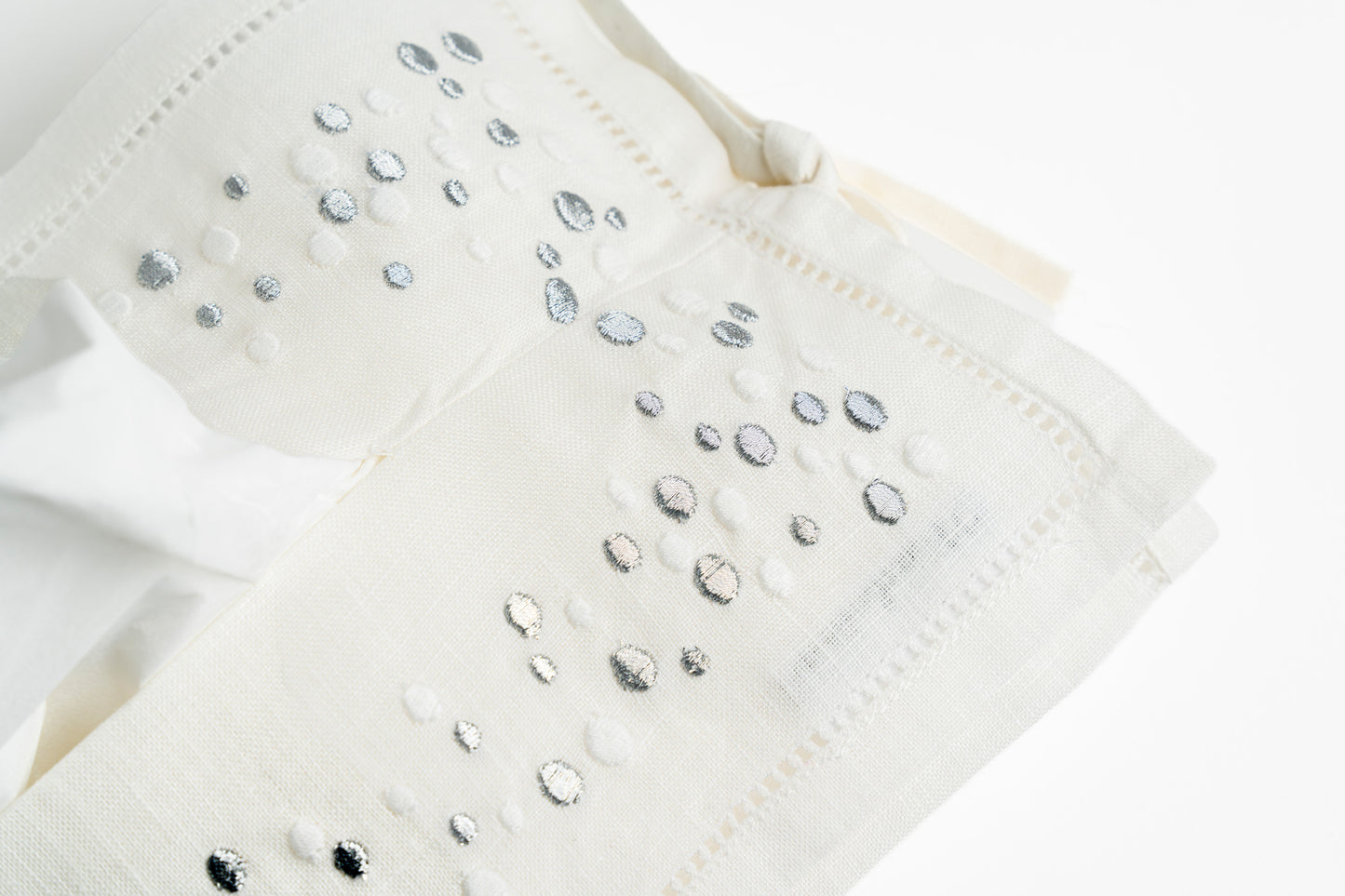 Polka Array Tissue Cover